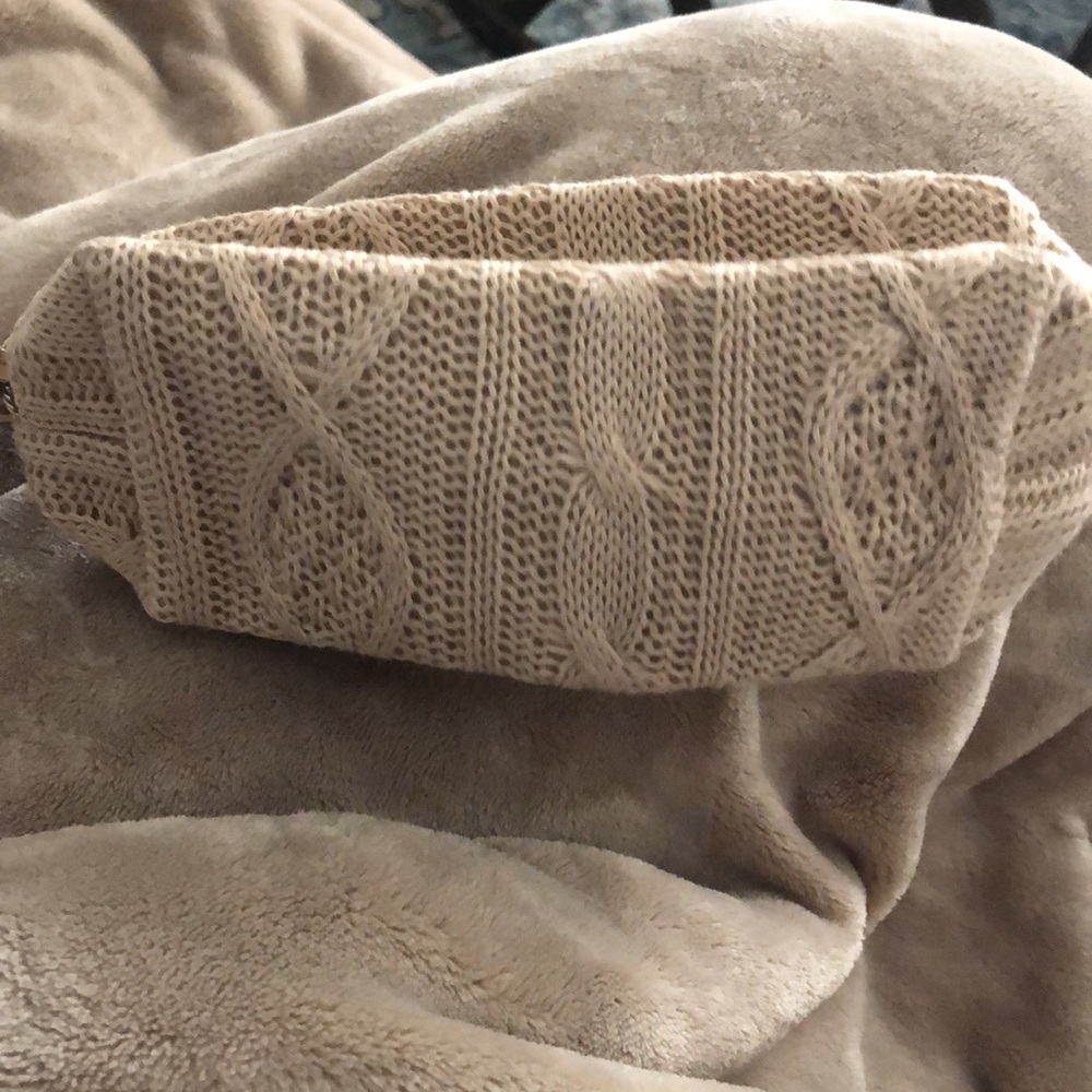 NWT cable knit travel bag kit